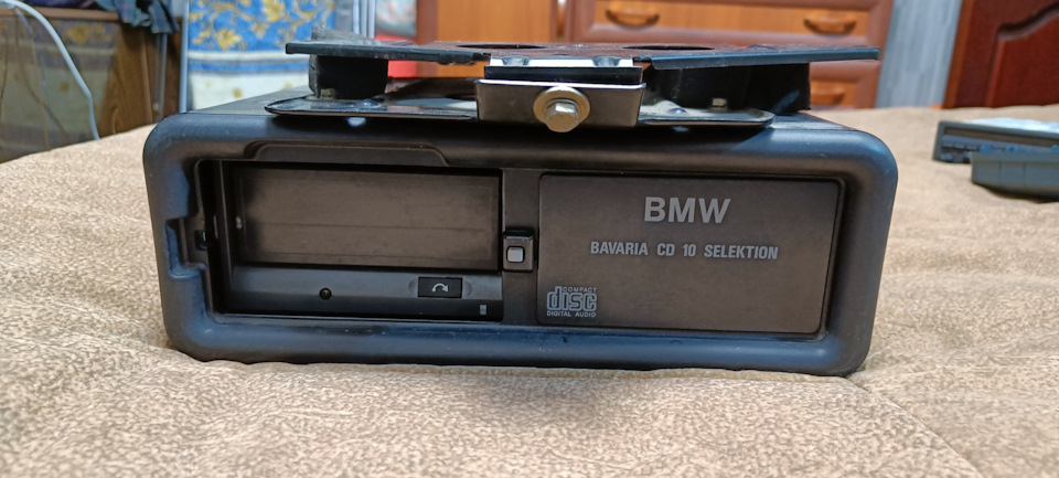 Фото в бортжурнале BMW 7 series (E32)