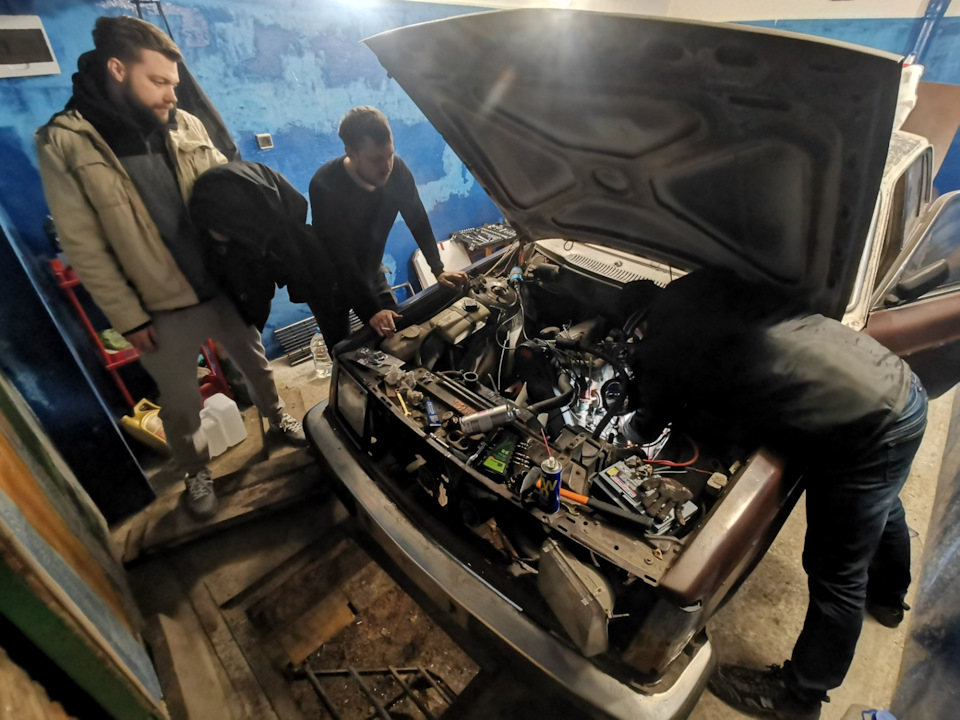 Стартер, проводка, течь заглушки блока — Volvo 244, 2 л, 1980 года ...