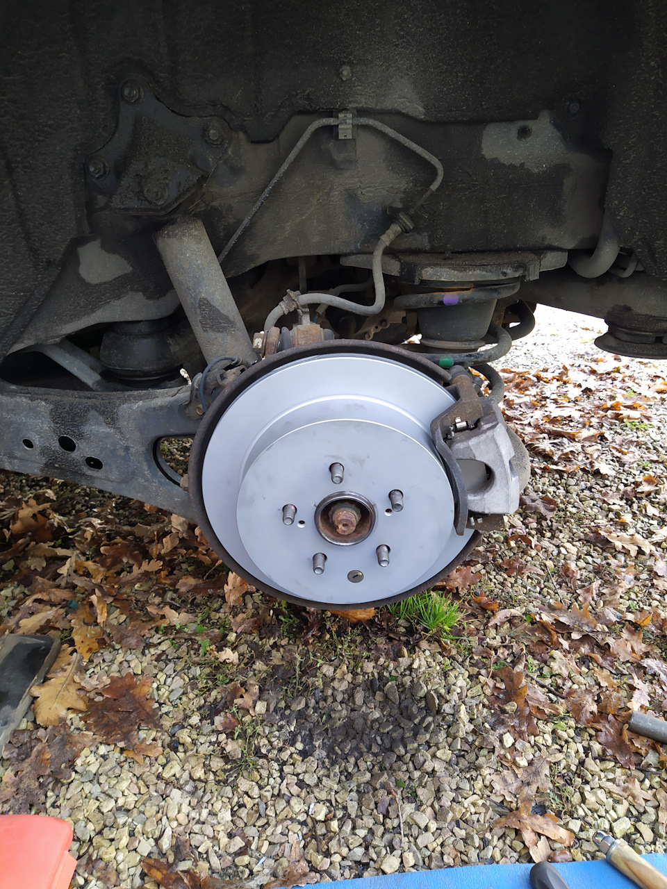 Смена резины + повторная ошиповка — Mitsubishi Lancer X, 1,8 л, 2008 ...