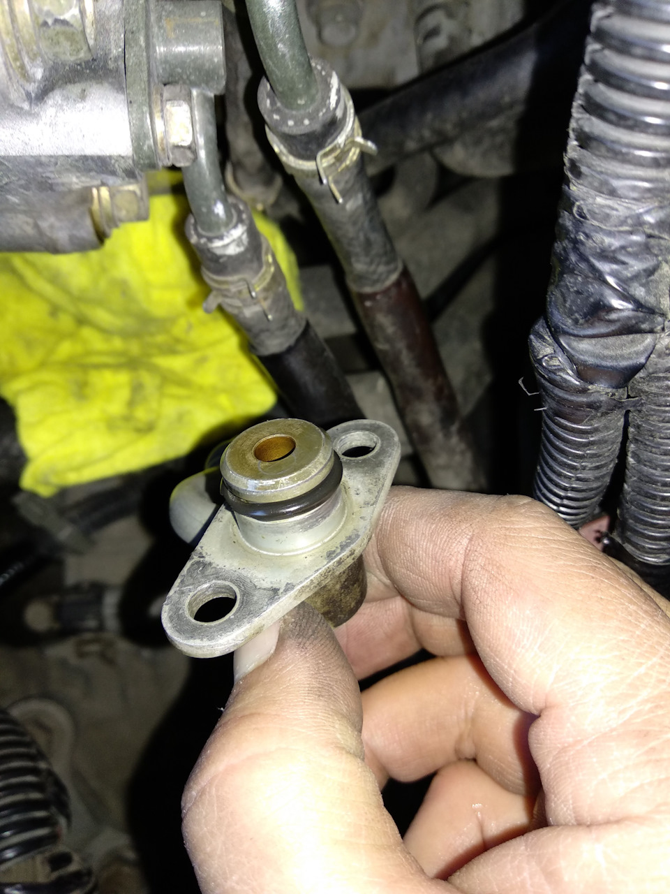 Запах бензина, из под капота! — Mitsubishi Galant (8G), 2,4 л, 1999 ...