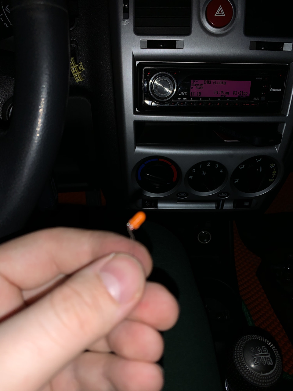 Замена лампочек подсветки гетц. Замена лампочек подсветки гетц. Лампочки подсветки печки акцент. Лампочки в подсветку климата панель хендай гетц. 97241-25100 лампа подсветки.