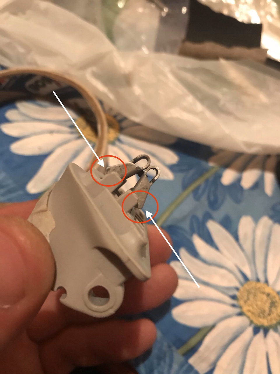 Вот эти зацепы мешают выйти ручке (при снятии) <img src= — Volkswagen Polo Sedan