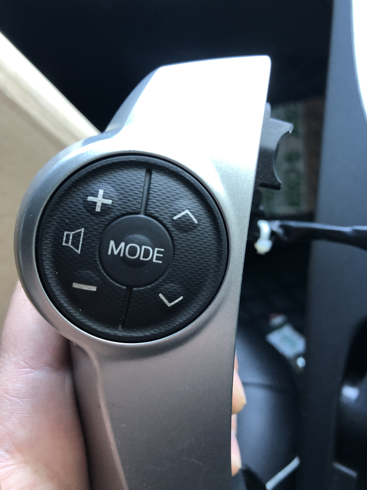 Кнопка переключения на руль