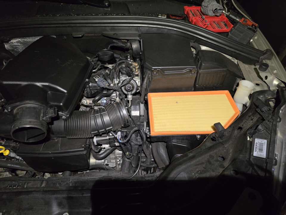 Заменил воздушный и салонный фильтр. — Volvo XC60 (1G)