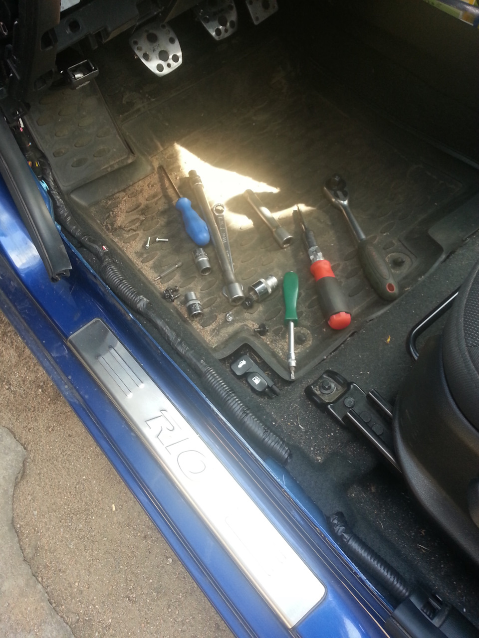 ohAAAgA7OuA 960 Как отцентровать руль киа рио