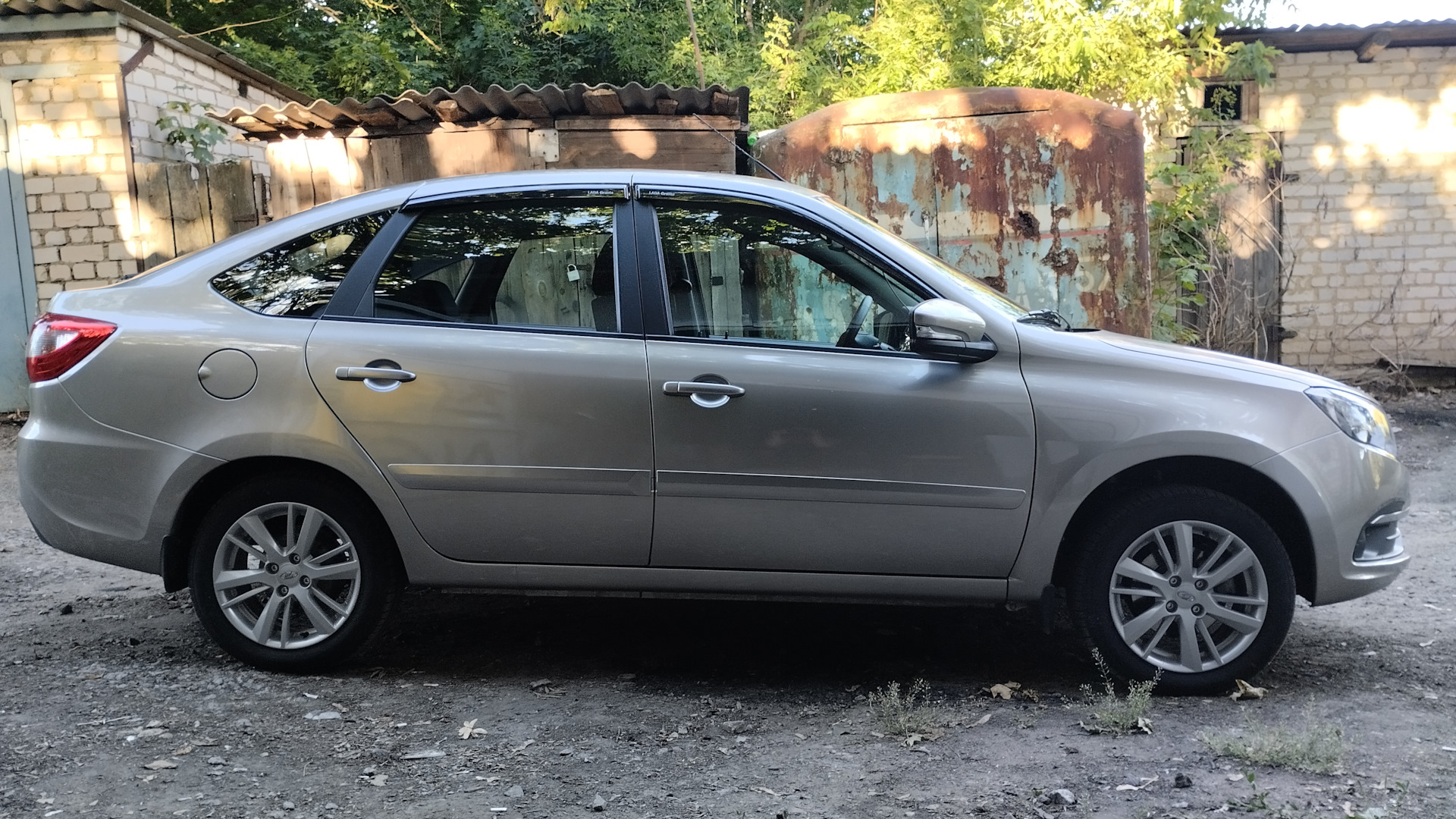 Lada Гранта Лифтбек (2-е поколение) 1.6 бензиновый 2021 | на DRIVE2