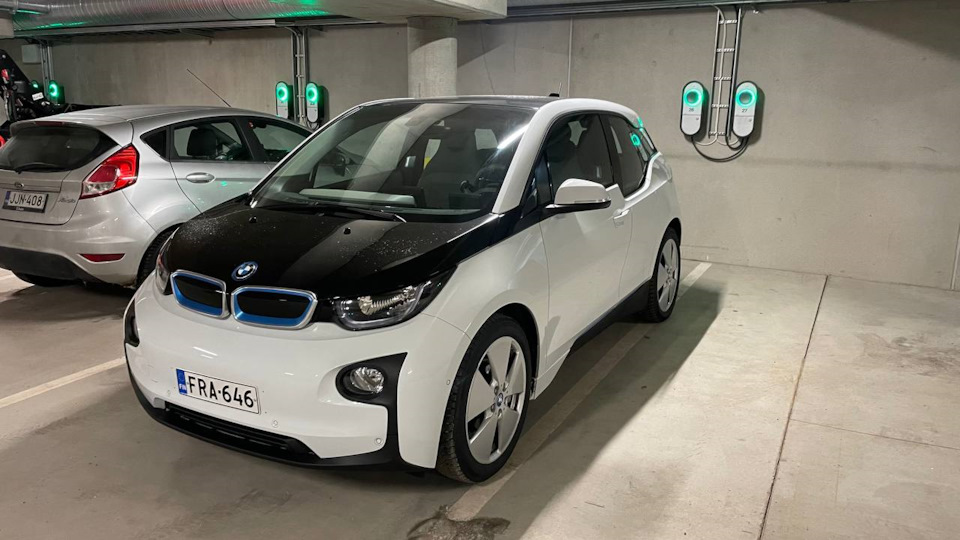 Статистика выданных водительских удостоверений в рф. Меньше чем в 2014 году. Самая угоняемая машина в россии. Выдача водительских удостоверений в россии статистика. Минимальная почасовая оплата труда в россии.