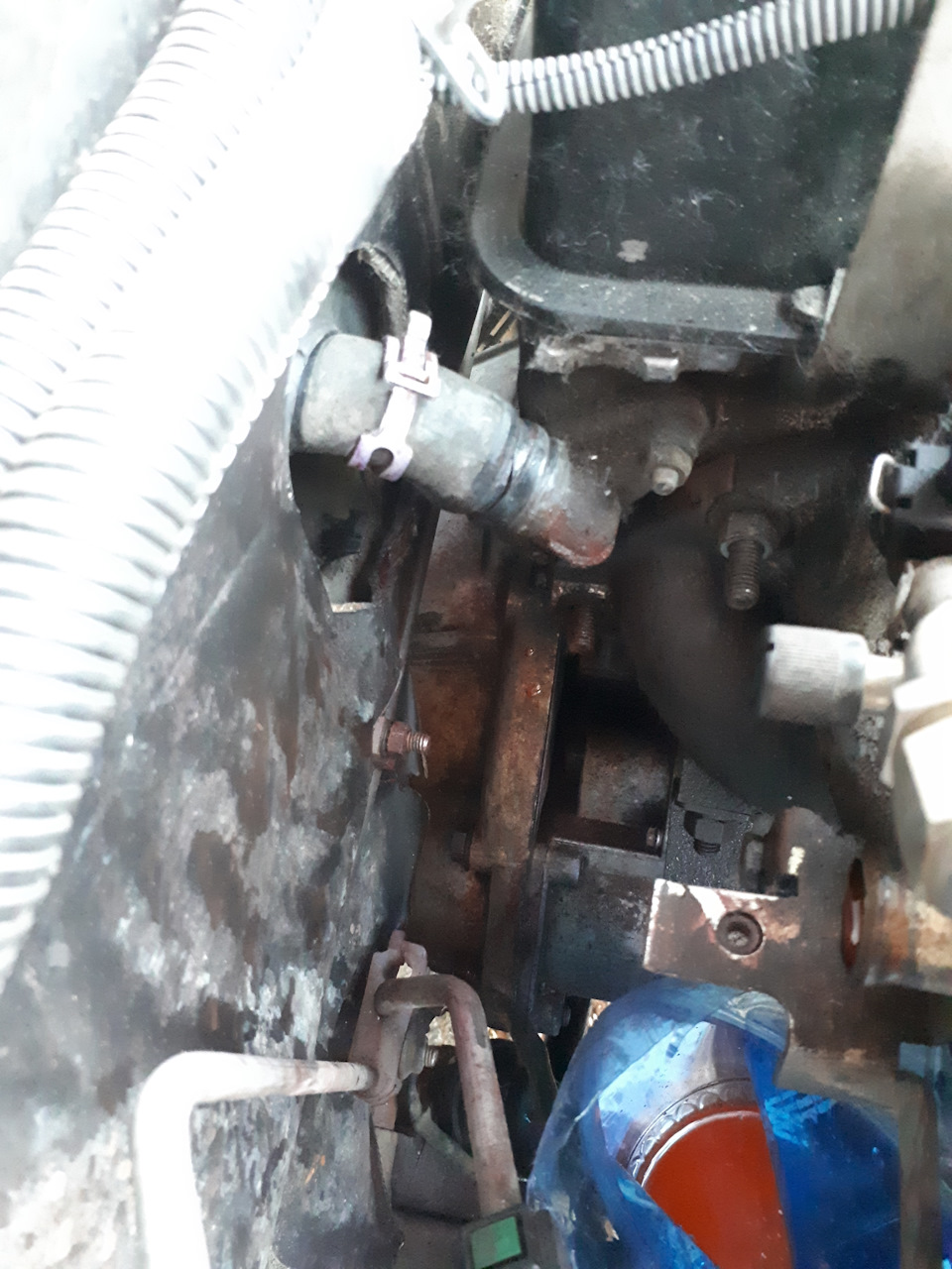 Замена патрубков отопителя. — Chevrolet Niva (1G), 1,7 л, 2011 года ...