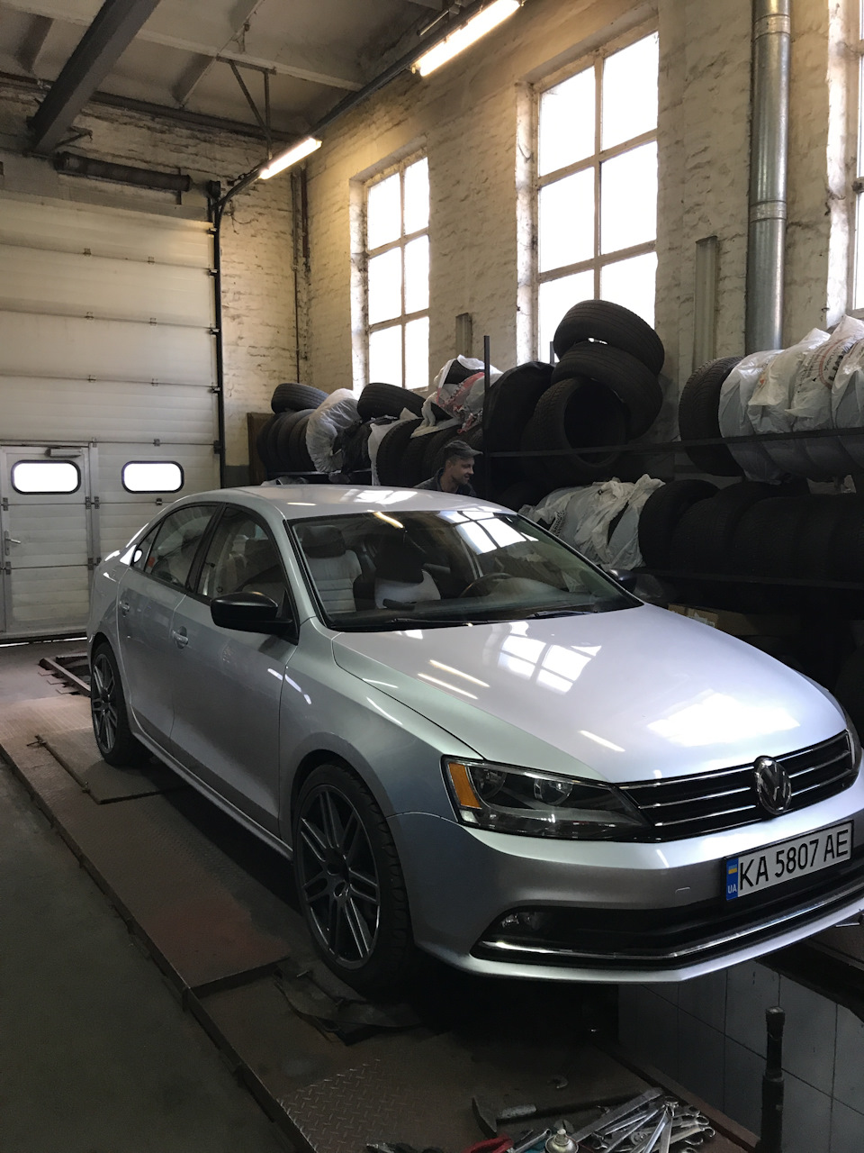 4. Вопреки страхам 😈 Новые диски R19 и резина на лето 😇 — Volkswagen Jetta  VI, 1,8 л, 2015 года | колёсные диски | DRIVE2