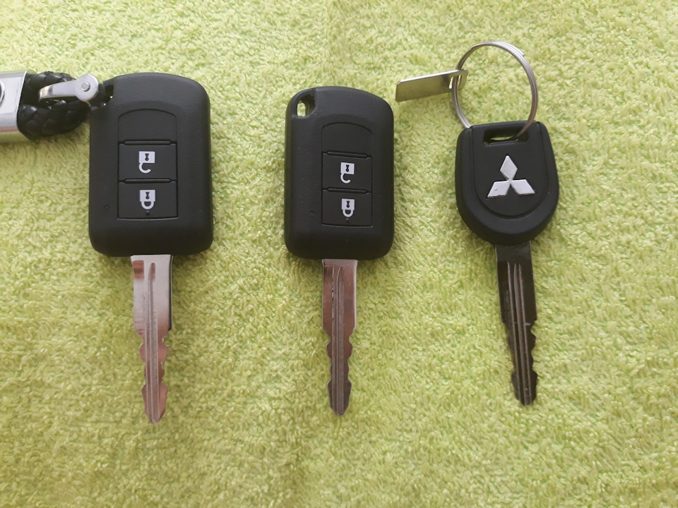 Y key. Ключ Mitsubishi Outlander 3. Ключ зажигания Mitsubishi Outlander 4. Ключи от Mitsubishi Outlander 2021. Mitsubishi l200 ключ от двери.