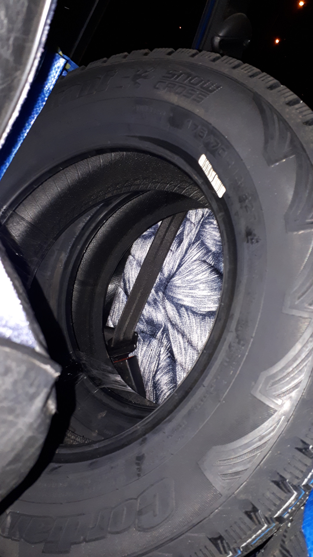 Кордиант r13. Cordiant Snow Cross 175/70 r13 82t. Автомобильные шины Cordiant Snow Cross 175/70 r13. Шина Кордиант Сноу кросс 2 р 13 глубина протектора новой резины. Cordiant Snow Cross 175/70 r13 82t высота протектора.