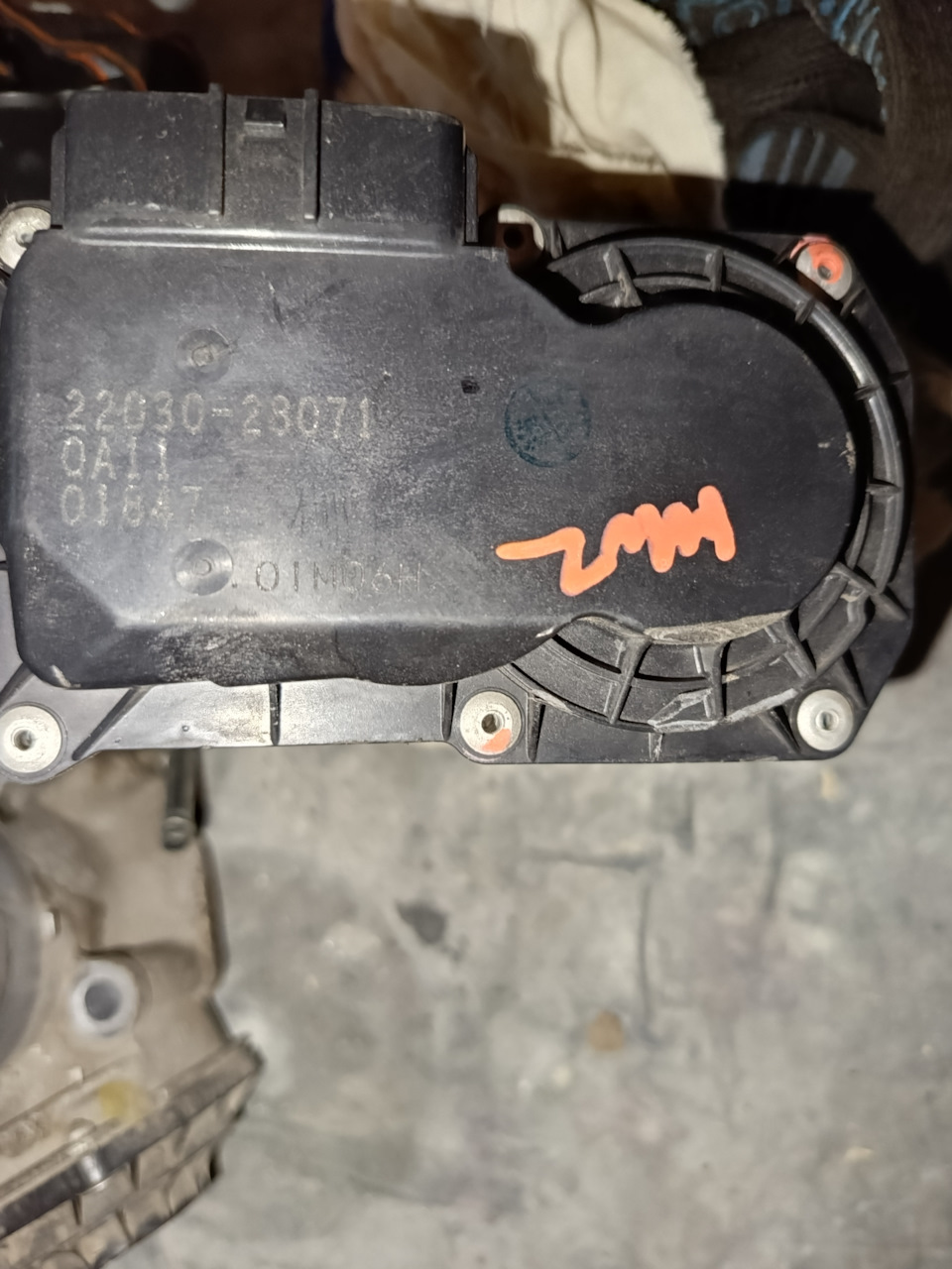 Замена эл. дроссельной заслонки и датчика положения кузова вместе с ...