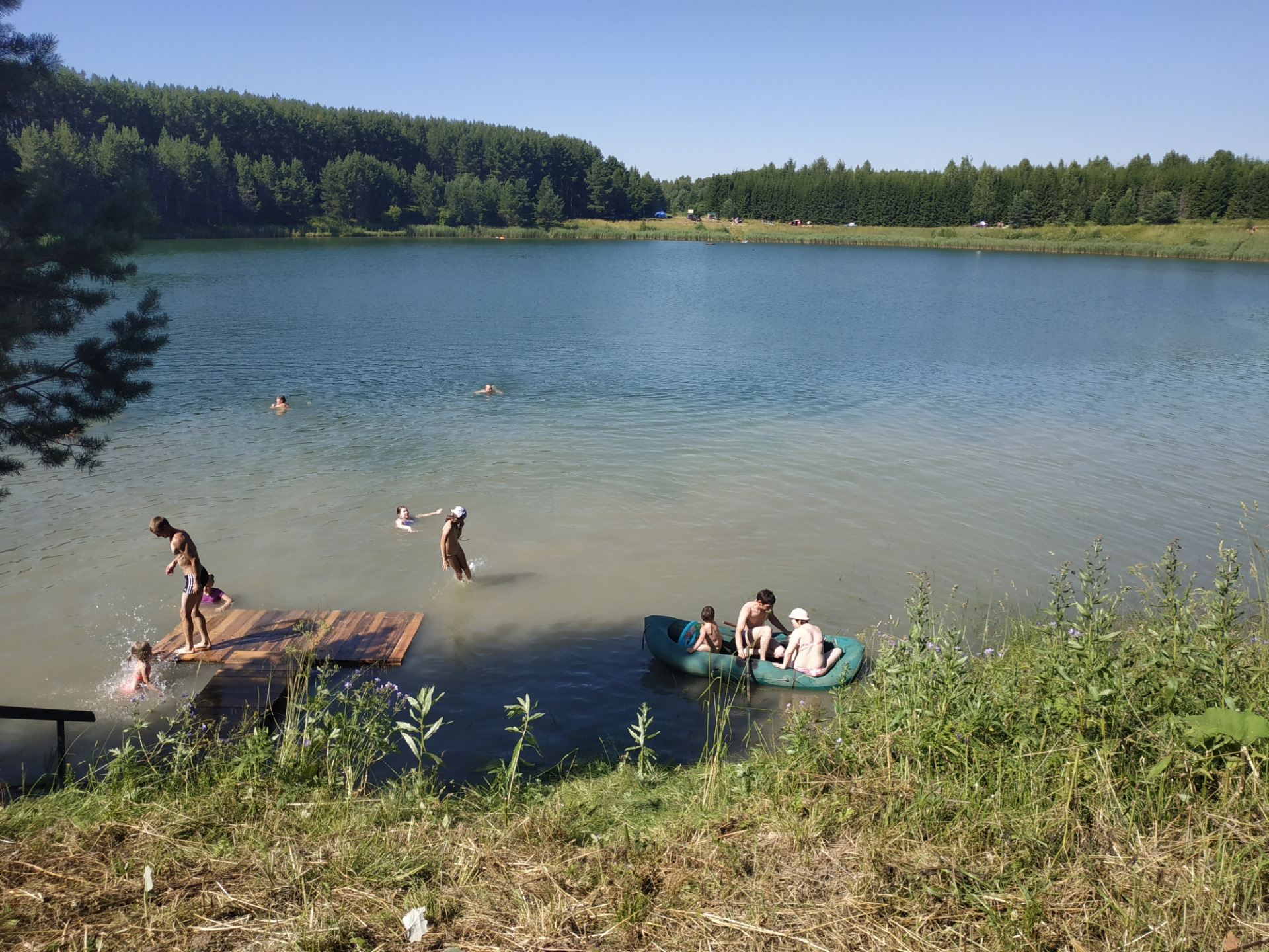 Лежнинское озеро в Пижанском районе Кировской области