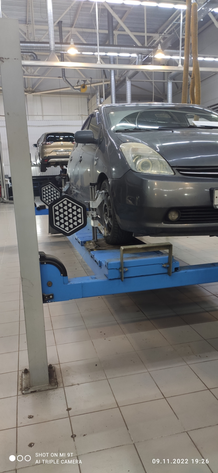 Сход развал и шиномонтаж — Toyota Prius (20), 1,5 л, 2009 года | шины ...