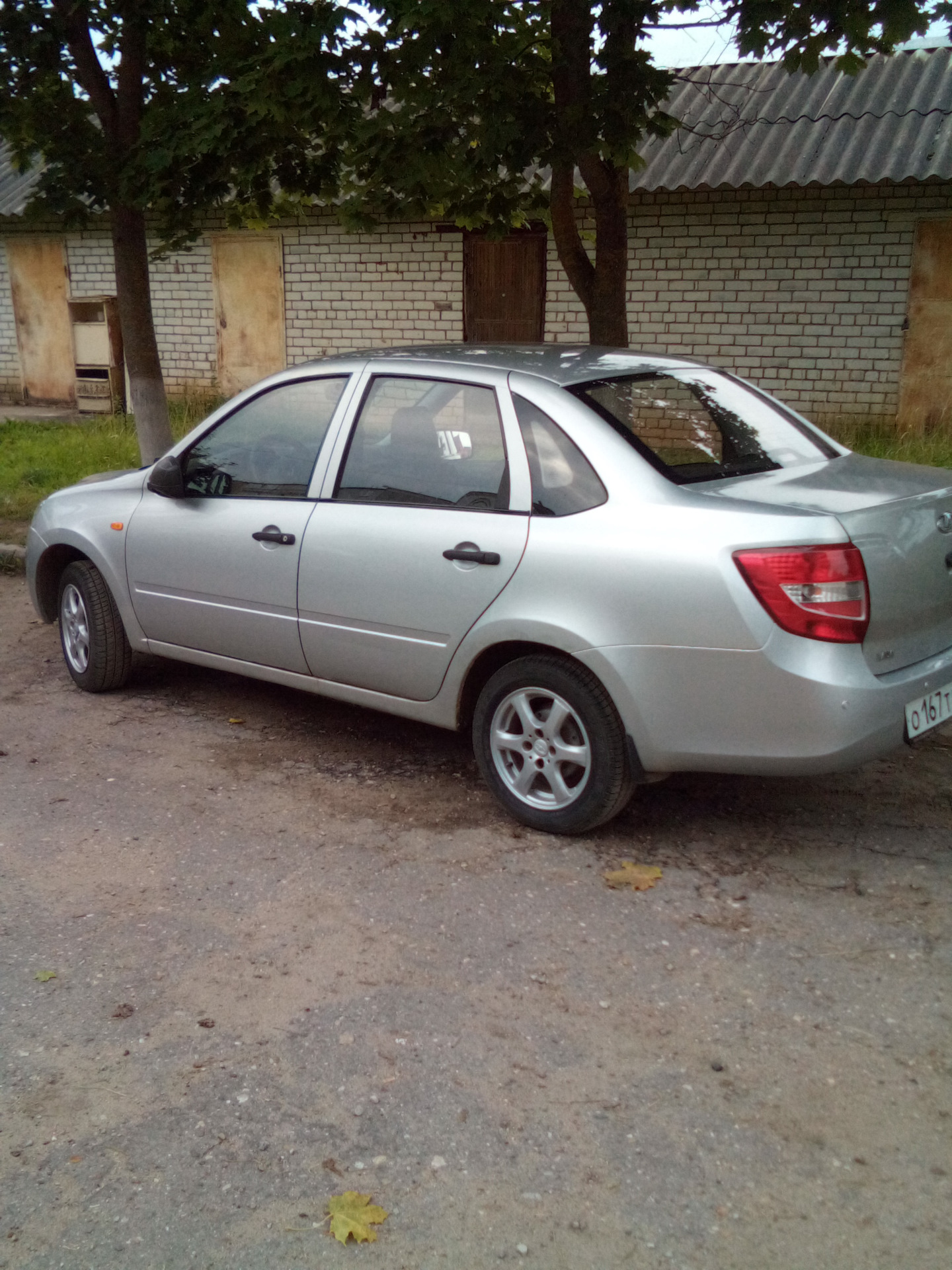 Полирнул перед осенью — Lada Гранта, 1,6 л, 2012 года | плановое ТО ...