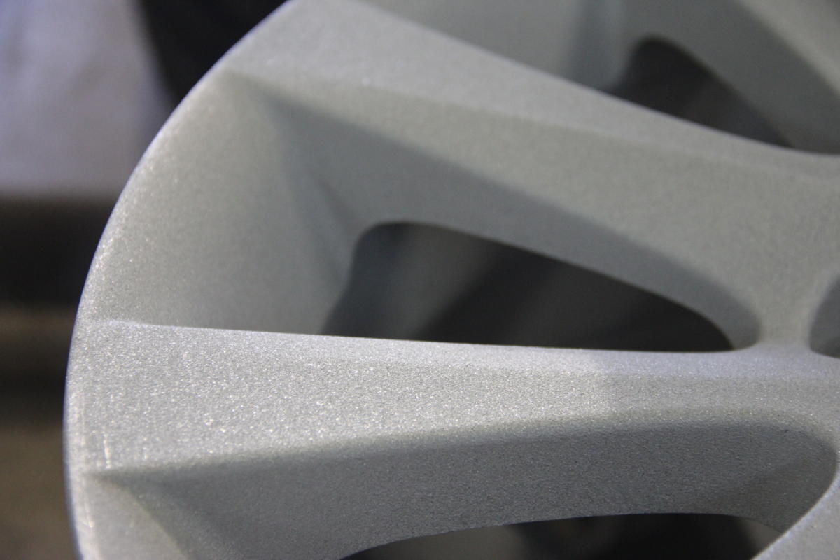 Пескоструйная очистка металла. Пескоструйная обработка нержавеющей. Пескоструйная обработка нержавеющей. Очистка металла пескоструем. Пескоструйная очистка дисков.