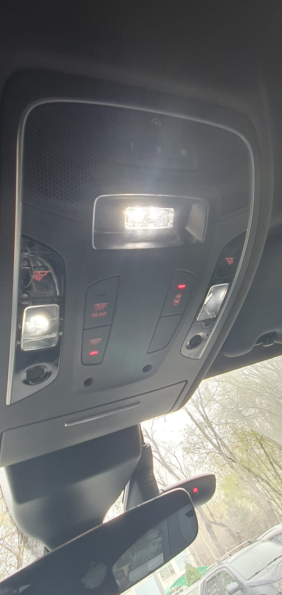 свет включен — Audi Q5 (1G)