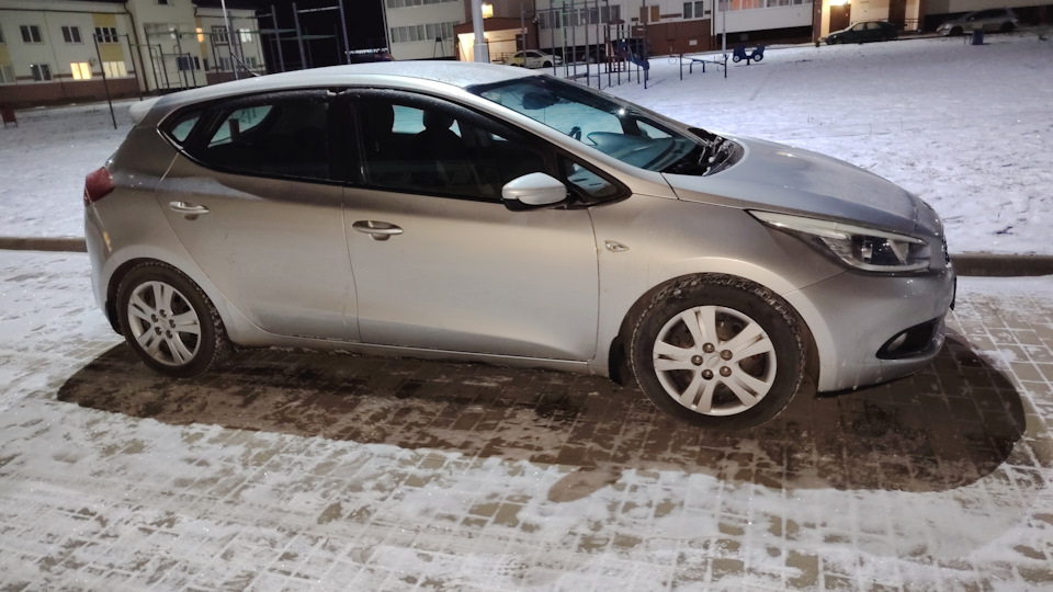 KIA Ceed серебристый металлик