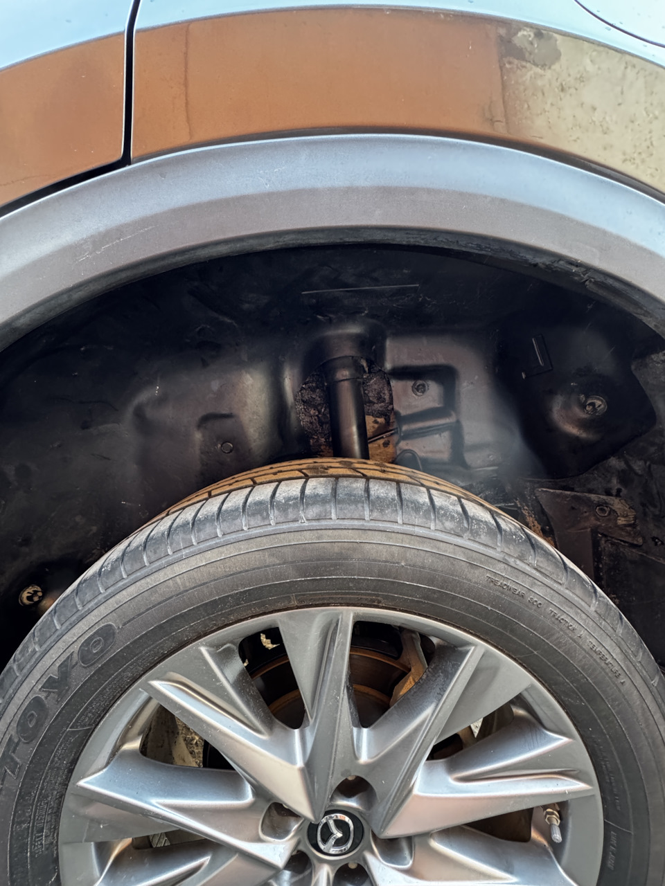 Установка задних пластиковый подкрылок. — Mazda CX-5 (2G), 2,5 л