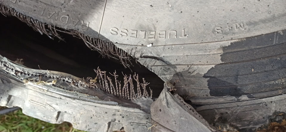 Новая резина на зад — Камаз 4308 эвакуатор, 5,9 л, 2004 года | шины ...