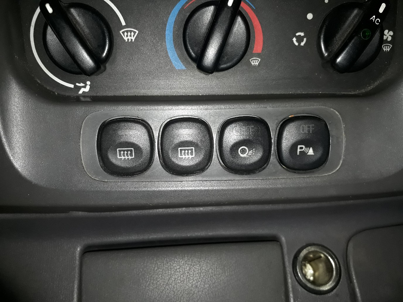 Ford transit '2000–06. Кнопки форд транзит. Сибома-транзит каталог запчастей. Кнопка обогрев зеркал на форд маверик 2006. Кнопки на панели форд транзит 2013 года.