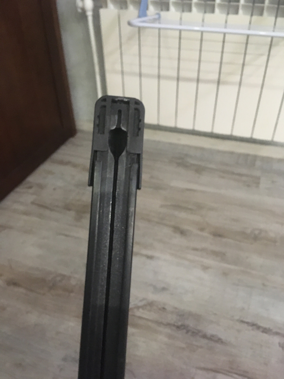 Замена резинок в дворниках Hella — Volvo XC70 III, 2,4 л, 2013 года ...