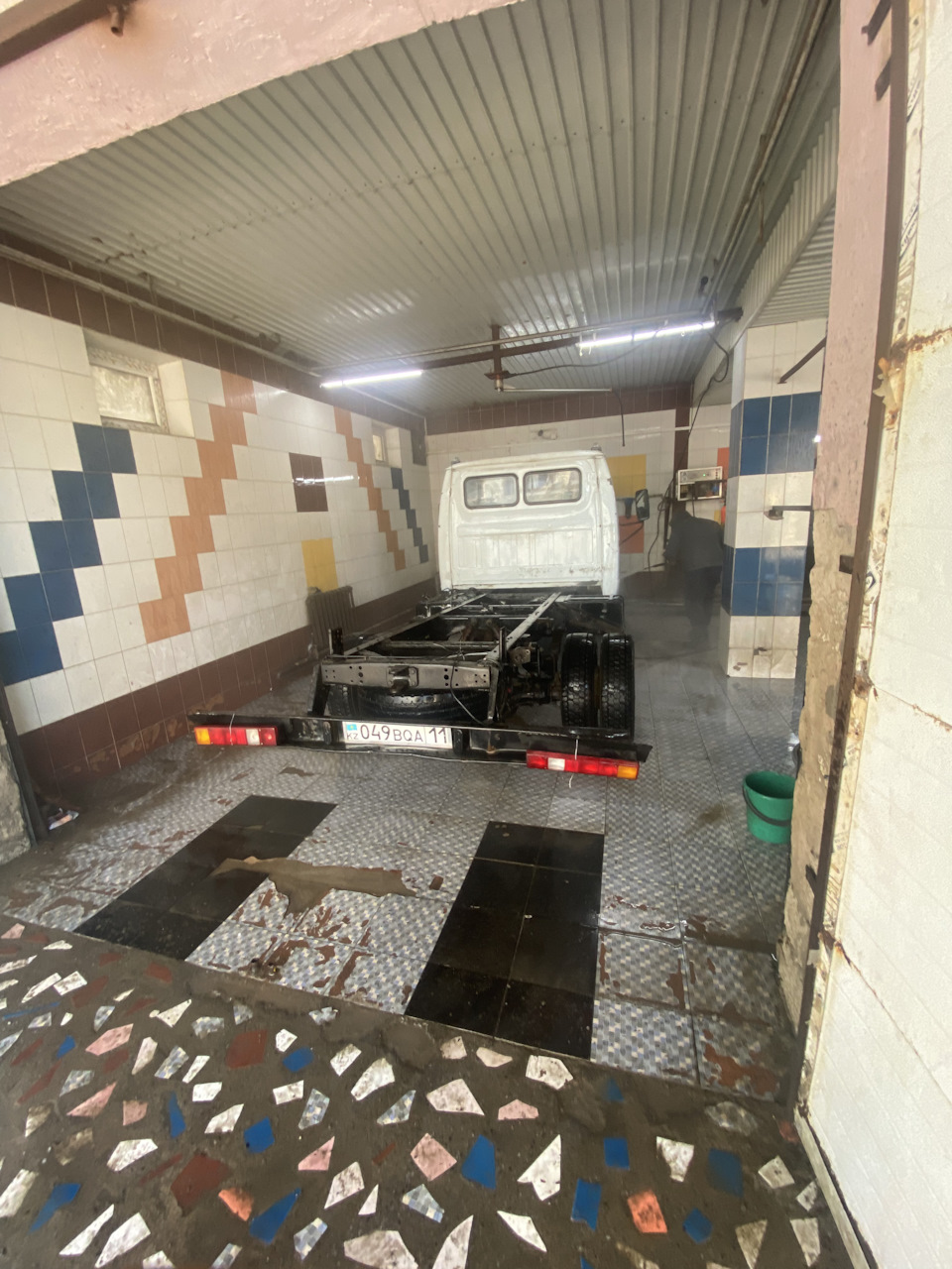 Водные процедуры — ГАЗ Валдай, 4,7 л, 2010 года | мойка | DRIVE2