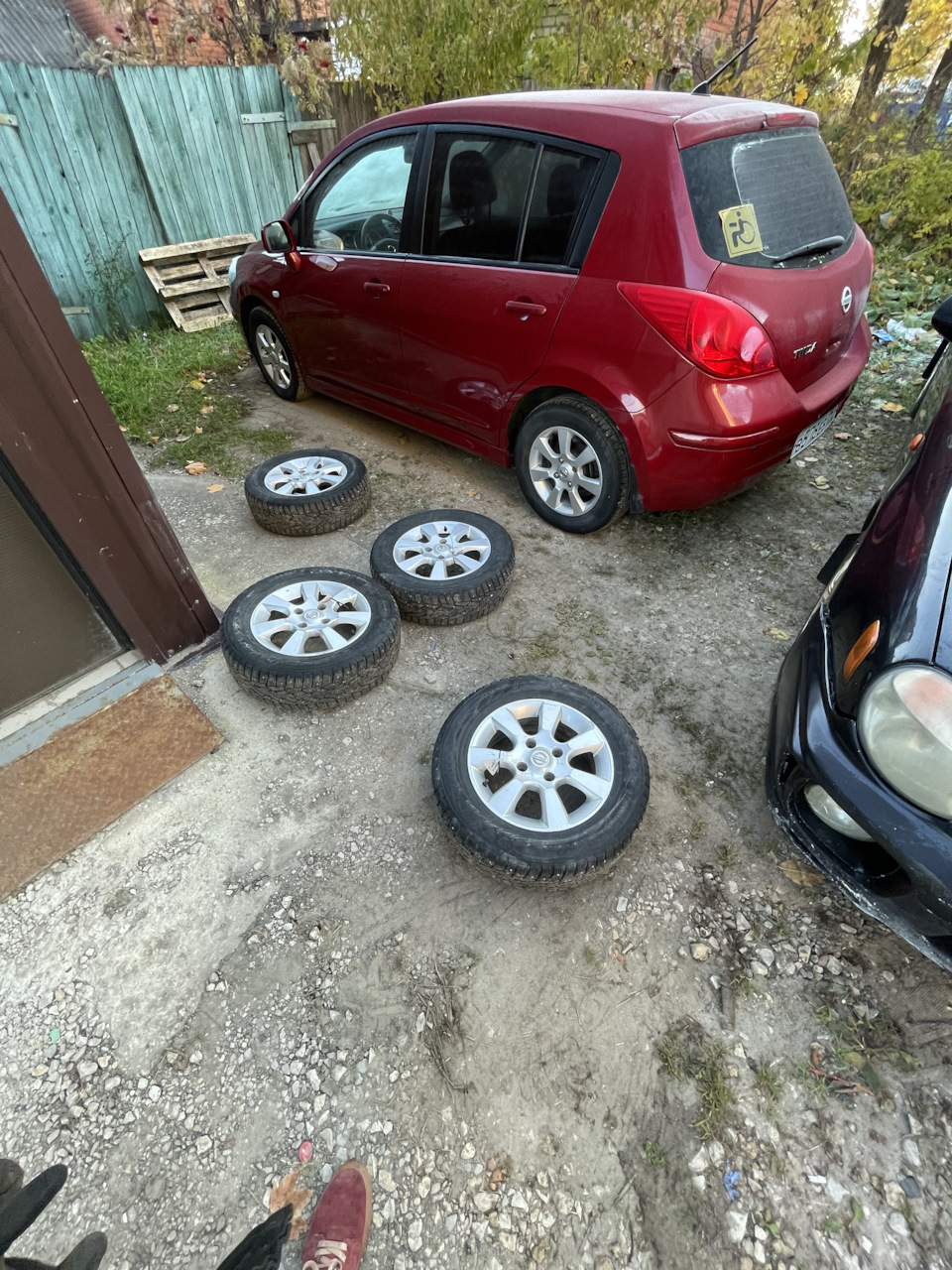 Переобувка, кости, обслуживание тормозов — Nissan Tiida (1G), 1,6 л, 2010  года | своими руками | DRIVE2