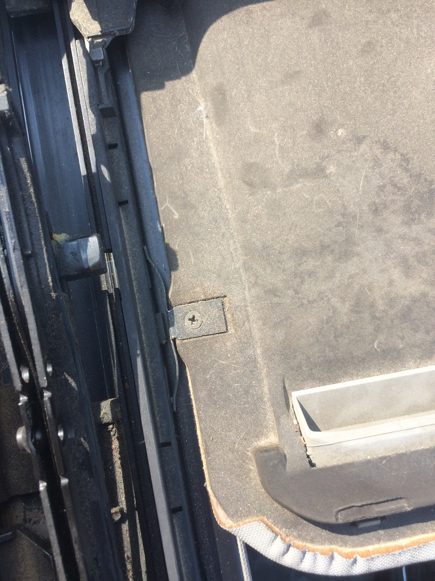 Хендай соната с люком. Резинка уплотнителя люка тойота. Bmw g20 люк. Bmw g30 с люком. Скрипит люк.