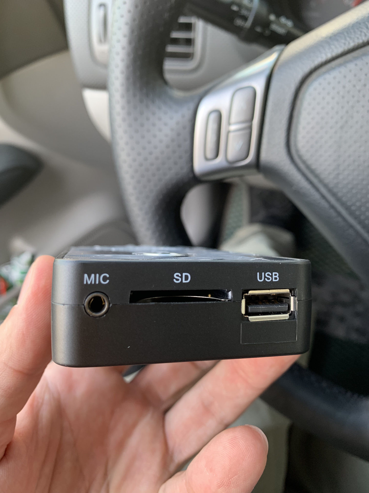 Usb bluetooth для автомагнитолы. USB блютуз адаптер для магнитолы в авто 3.5. BT адаптер для магнитолы aux USB. Блютуз адаптер для магнитолы Меган 2012. Bluetooth адаптер для магнитолы Golf 7.