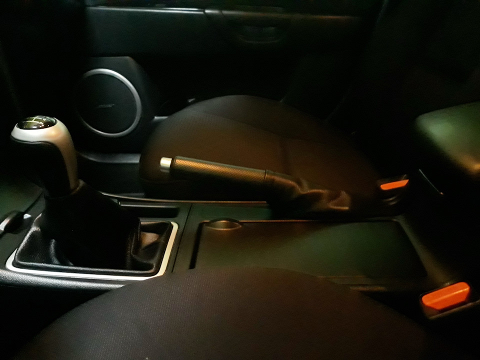 Как снять с ручника мазду Кожух рукоятки ручника - Mazda 3 (1G) BK, 1,6 л, 2008 года стайлинг DRIVE2