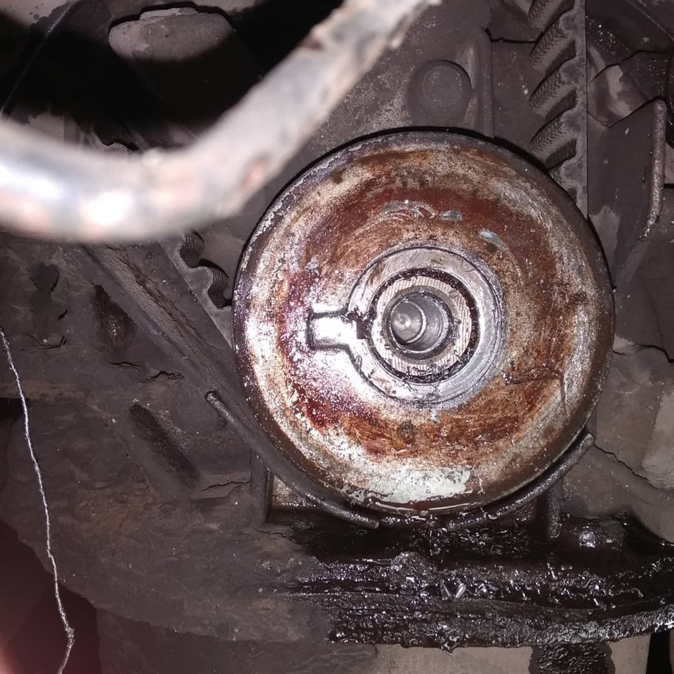 Обрыв болта шкива коленвала — Lada Приора седан, 1,6 л, 2008 года ...