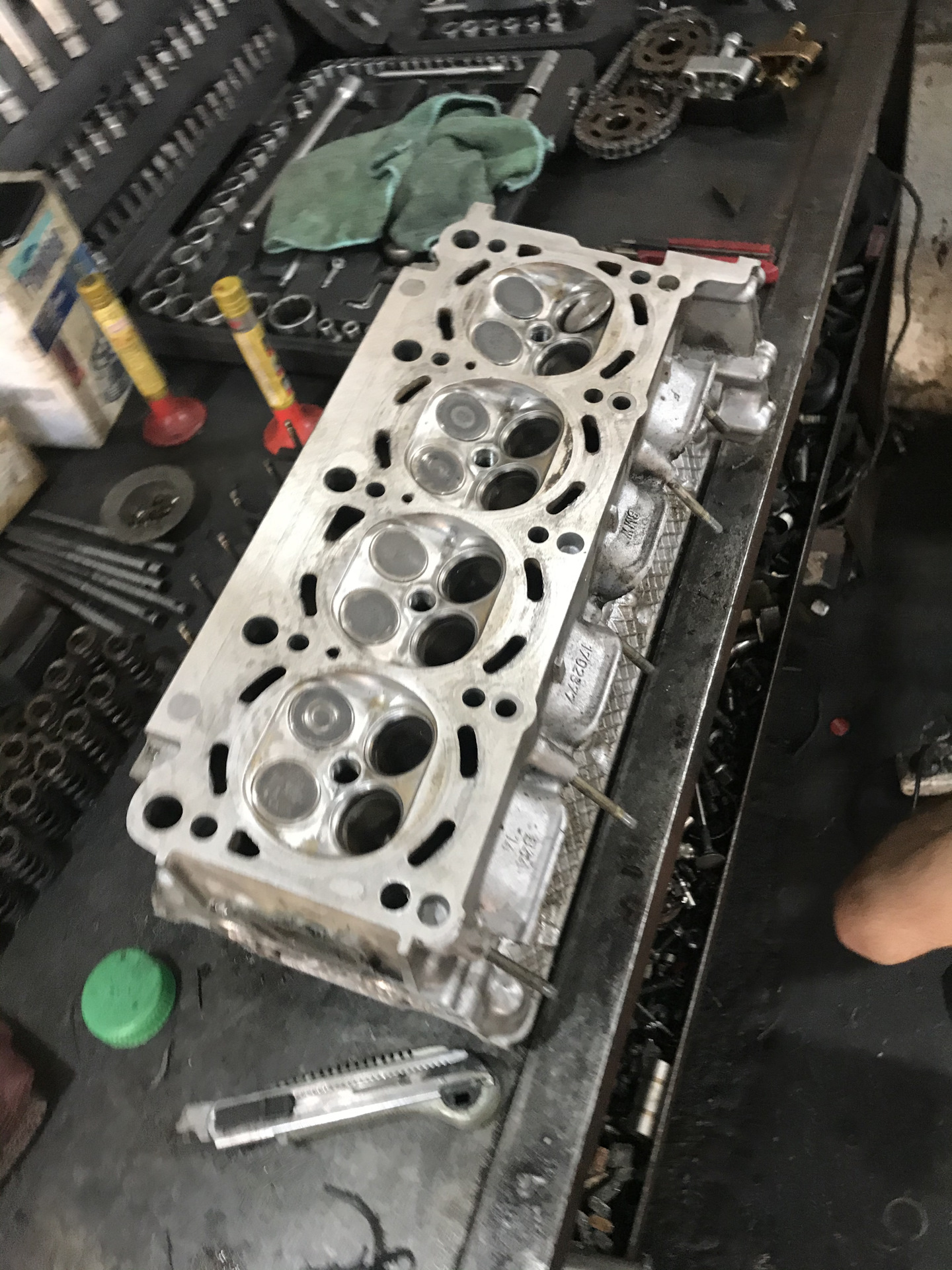 Снятие и замена масляных колпачков — BMW 5 series (E39), 4,4 л, 1998 ...