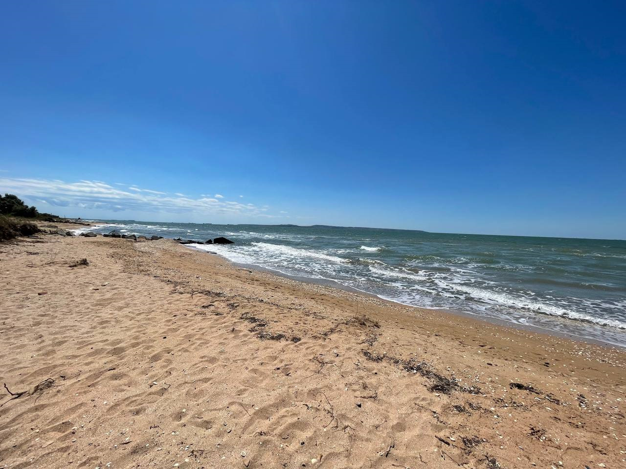 место встречи черного и азовского морей. бугазская коса анапа. старый маяк темрюкский район. арабатская стрелка азовское море. море краснодарского края анапа ильич 2022 год.