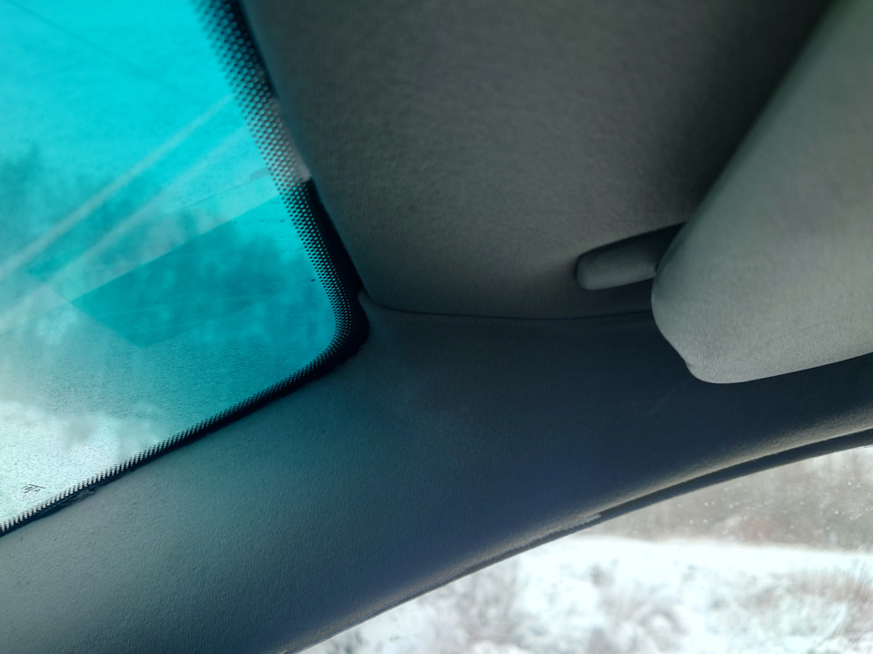 видно не видно на фото, в этом месте чуть даже потолок отошёл — Audi A8 (D2)