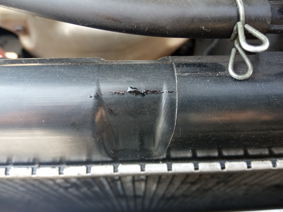 Лопнул радиатор и патрубок воздухозаборника — Nissan AD (Y11), 1,8 л ...