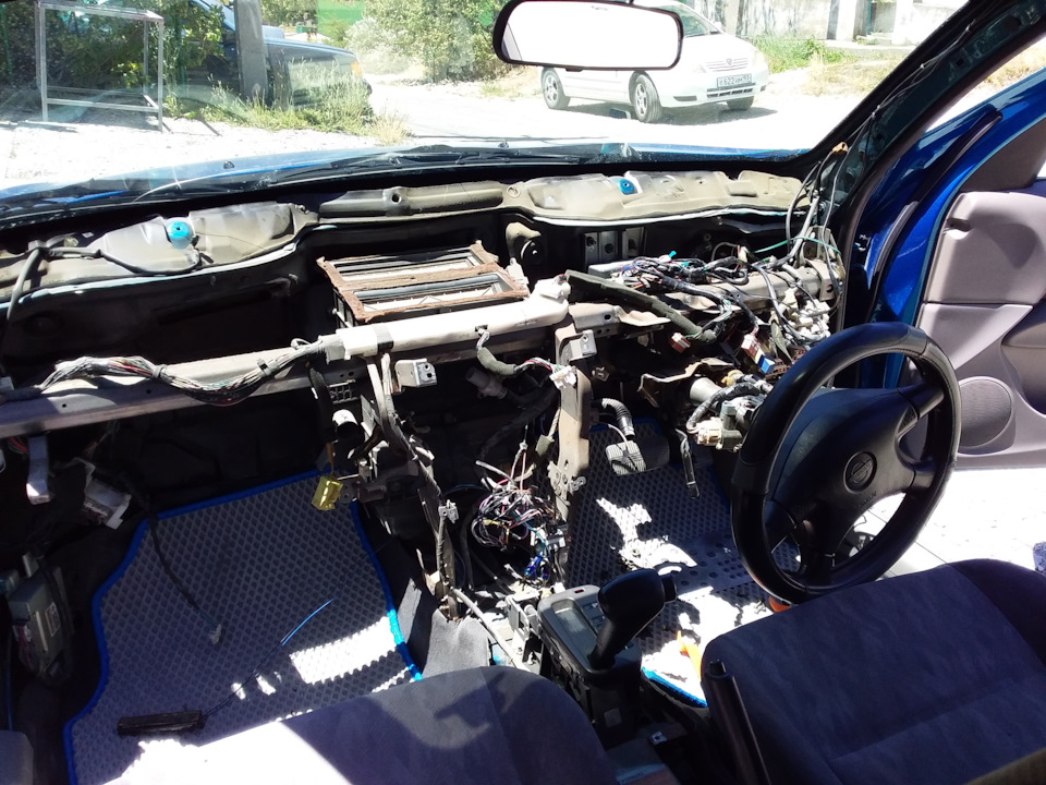 Снятие-установка печки — Nissan Sunny (N16), 1,5 л, 2001 года | своими ...
