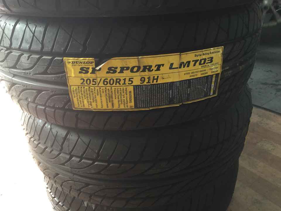 Резина Dunlop 205/60/15. Данлоп 8.25х16. Фото резины Данлоп рав 4 2014 г. Купить шины на 205×16 ×60 на Тойота Виш все сесезонка в Амурской области.