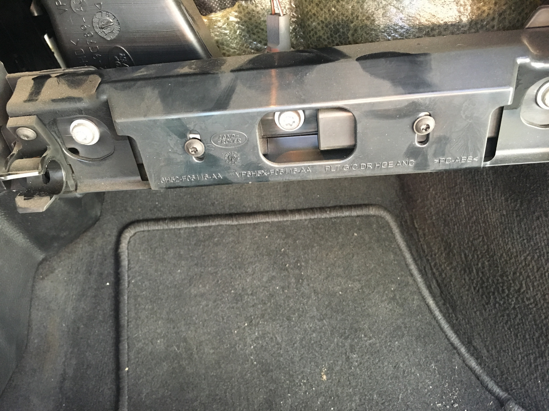 Фрилендер как снять бардачок Бардак с бардачком - Land Rover Freelander 2, 2,2 л, 2008 года своими руками DRI