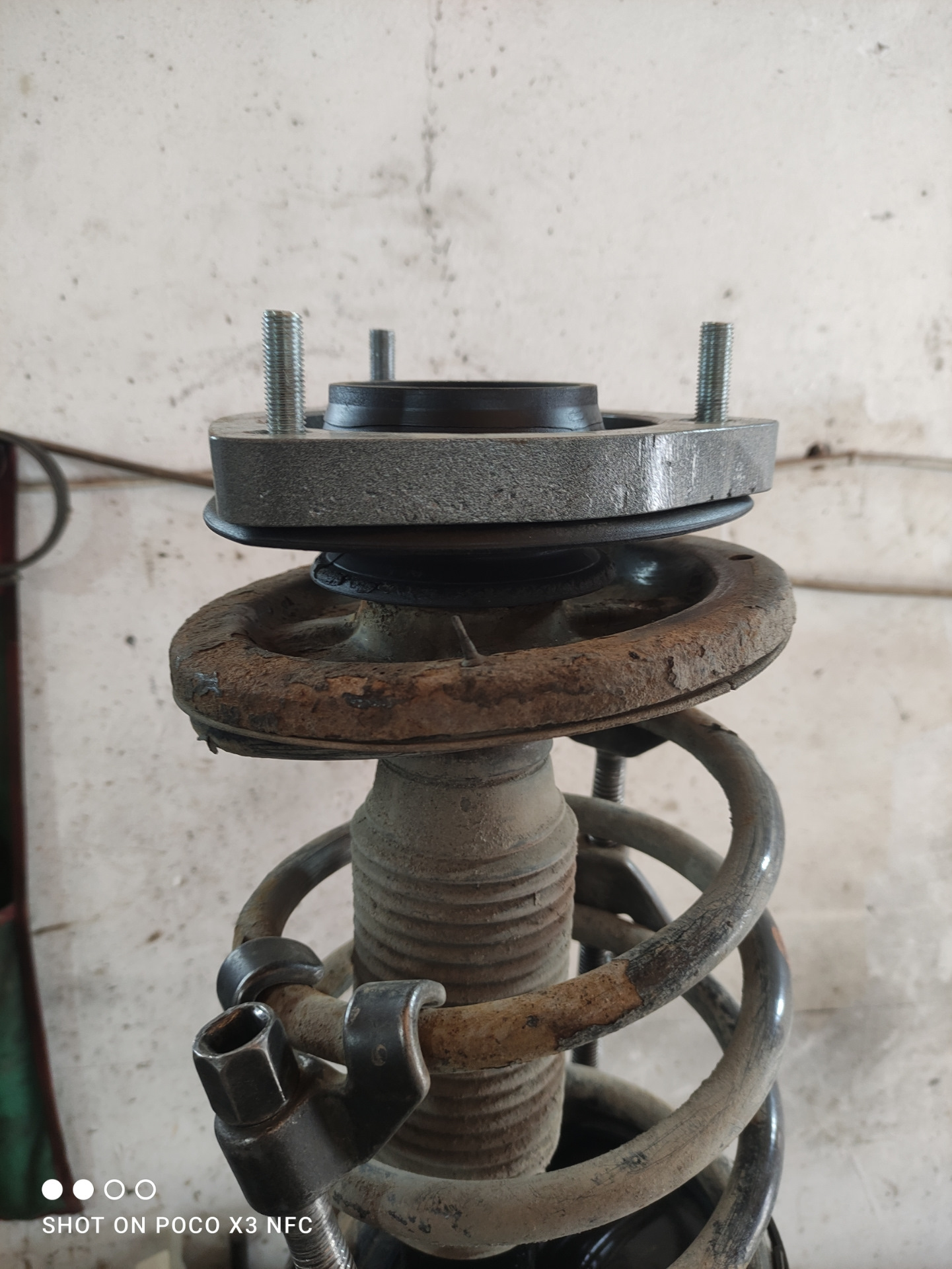 Передние амортизаторы — Hyundai Santa Fe (1G), 2,7 л, 2004 года ...
