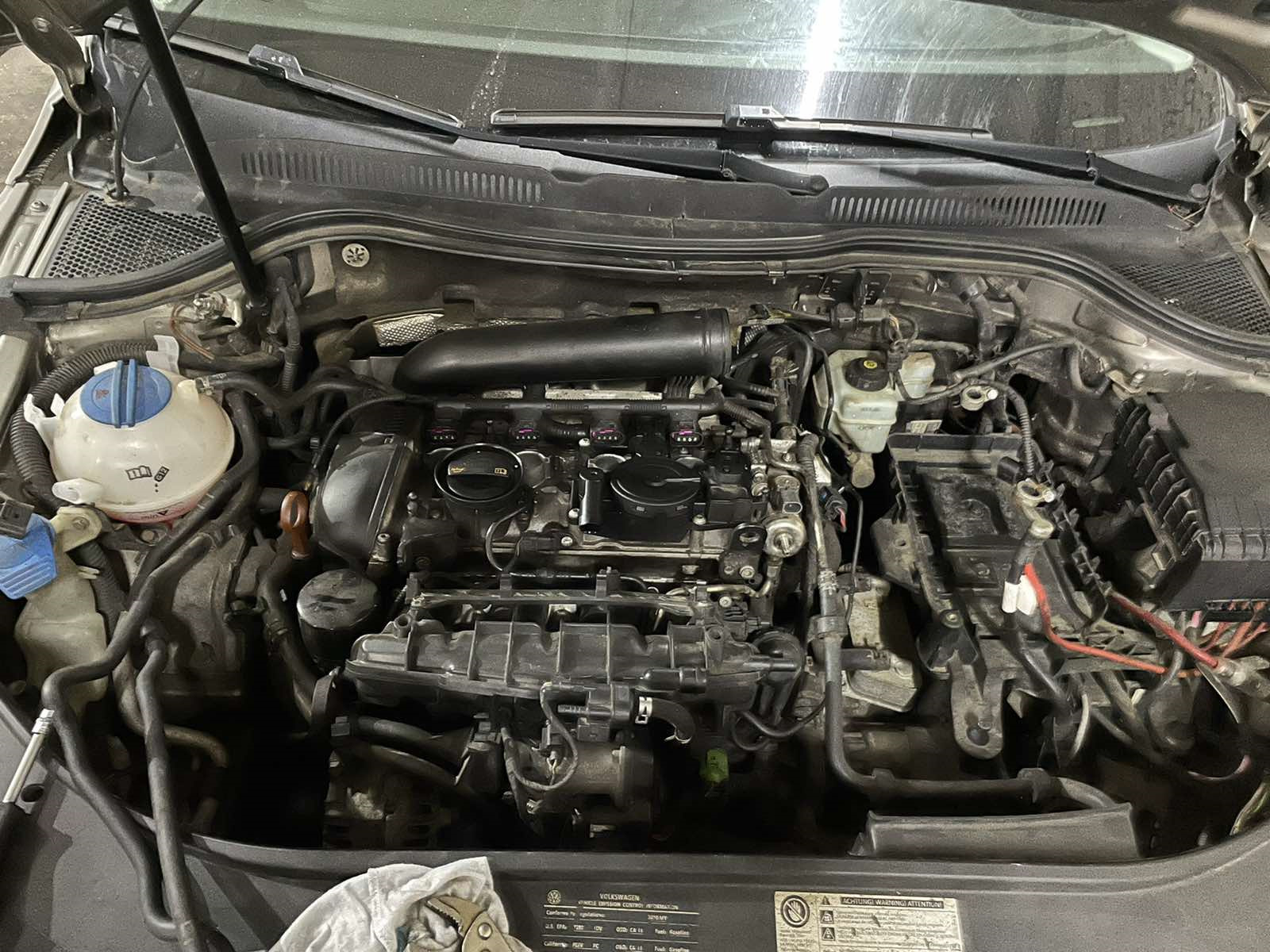 Замена прокладки вакуумного насоса — Volkswagen Passat CC, 2 л, 2010 ...