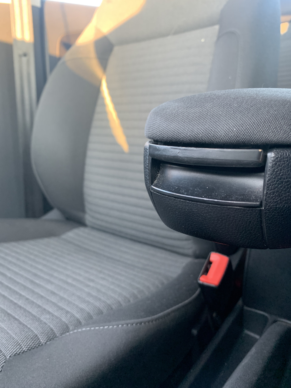Кнопка подлокотника — Volkswagen Polo Hatchback Mk5, 1,4 л, 2011 года ...