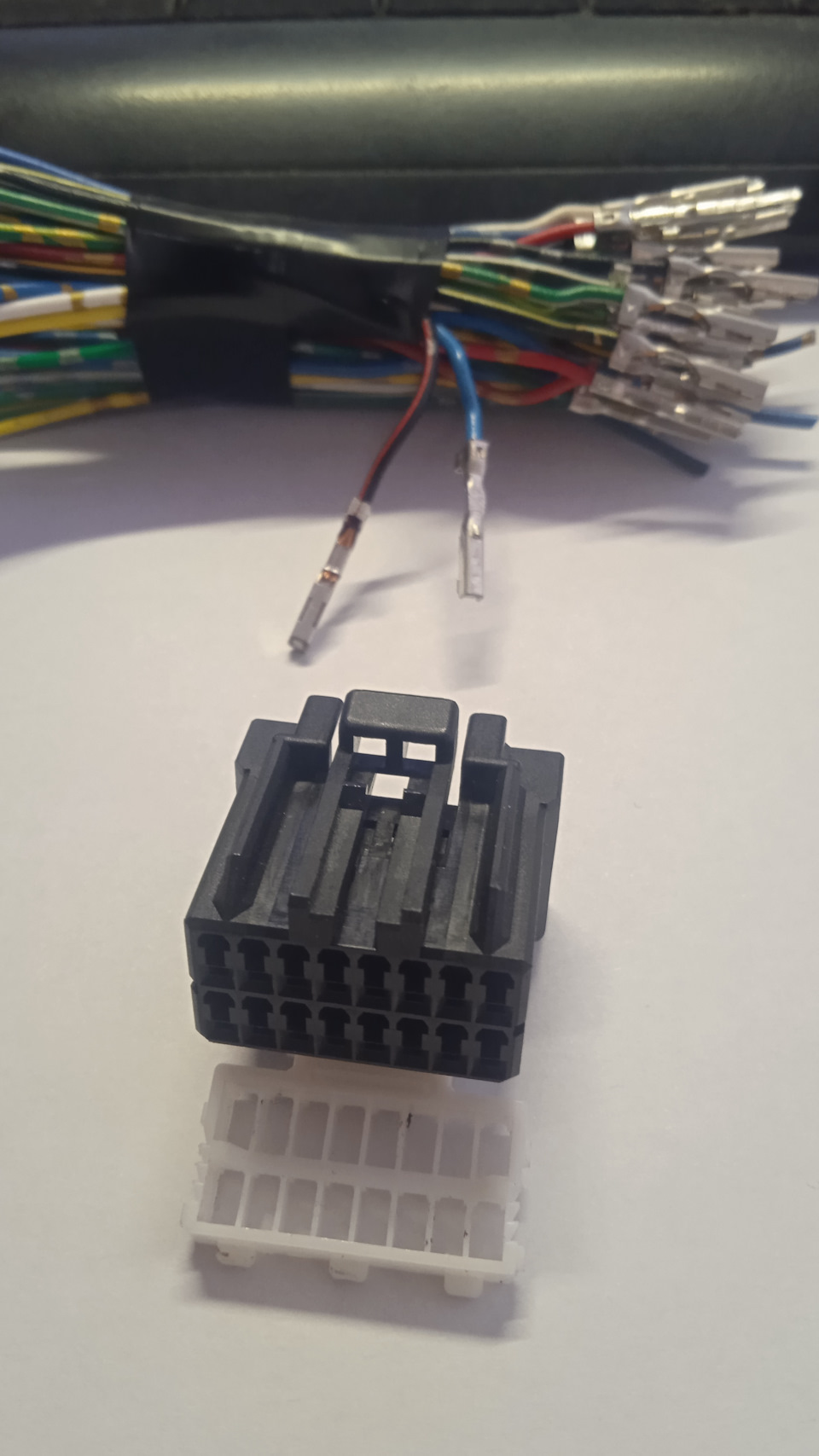 Блок опускания зеркала при движении задним ходом. — Mitsubishi