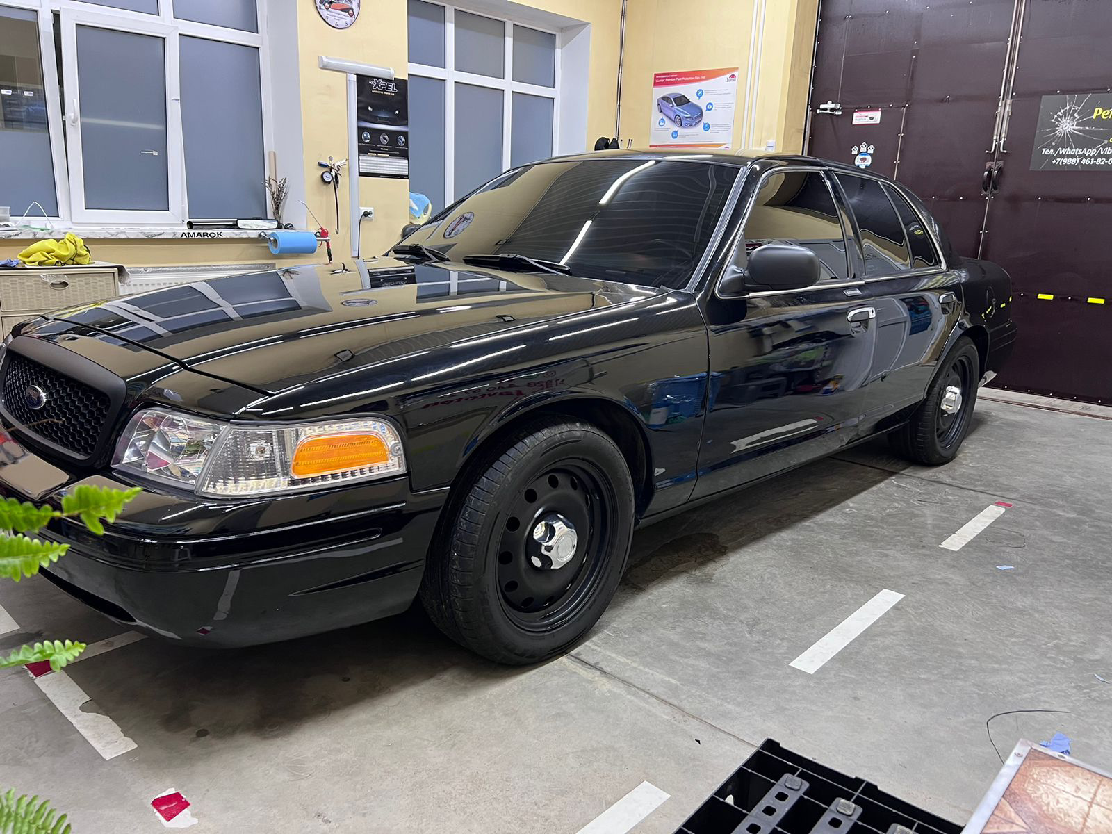 Ford Crown Victoria stance