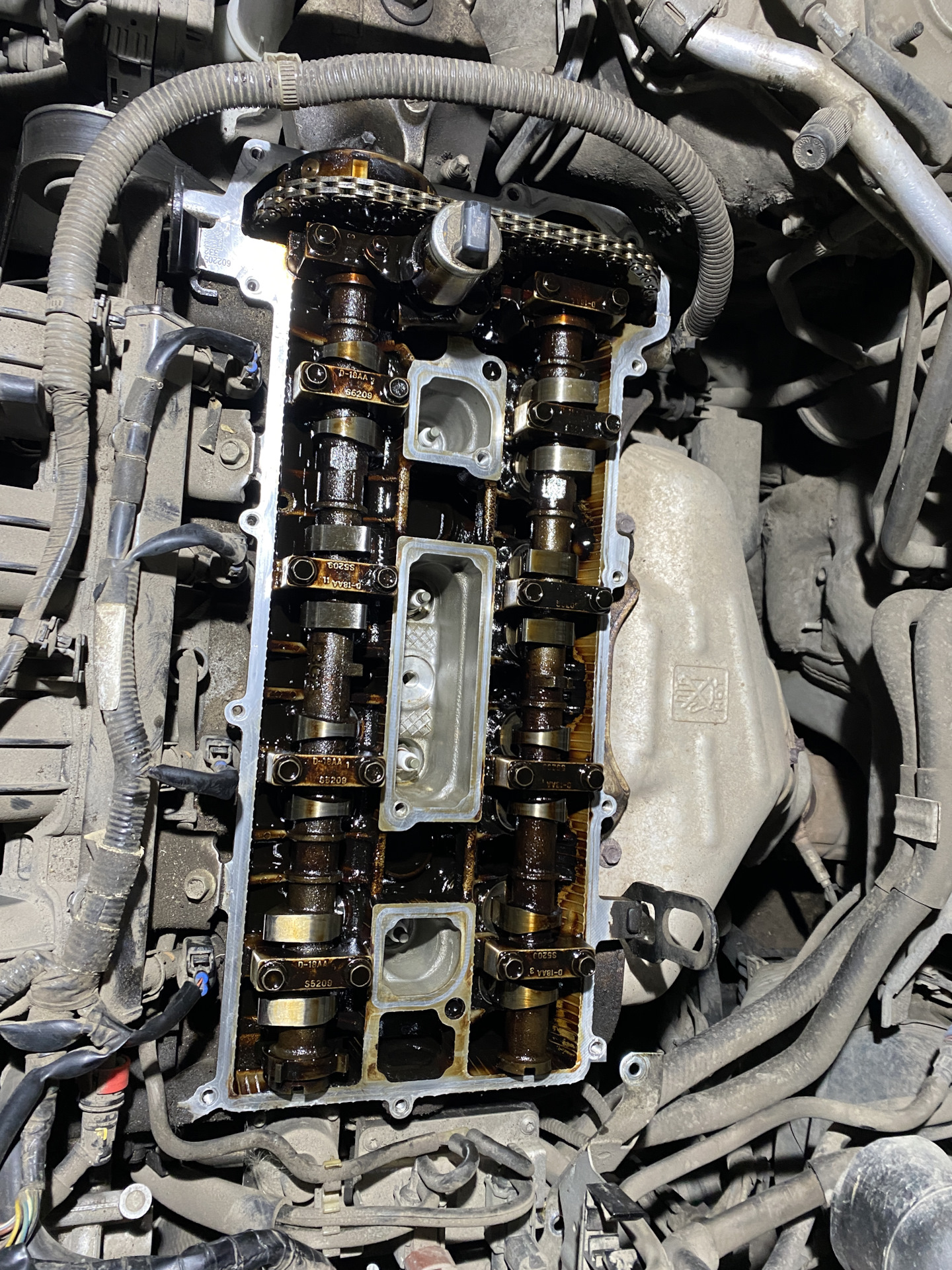 Замена прокладки клапанной крышки — Mazda 6 (2G) GH, 2 л, 2012 года ...