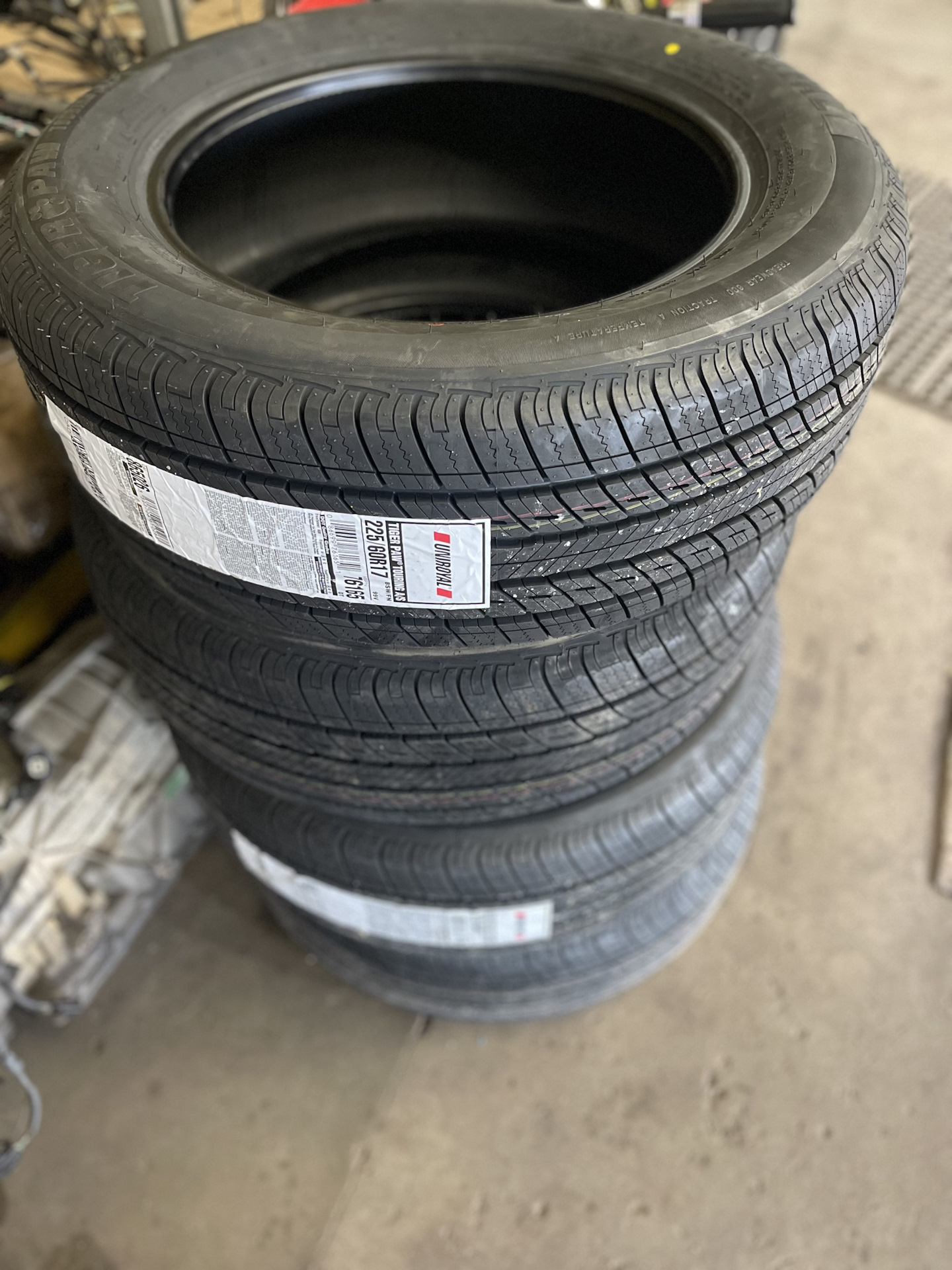 Новая резина Uniroyal Tiger paw — Subaru Outback (BR), 2,5 л, 2013 года ...