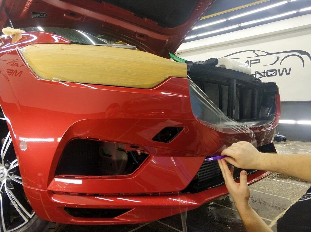 Оклейка бампера защитной пленкой. Оклейка бампера защитной пленкой. Sequoia 2018 оклейка бампера. Обклеить бампер пленкой. Оклейка бампера защитной пленкой.