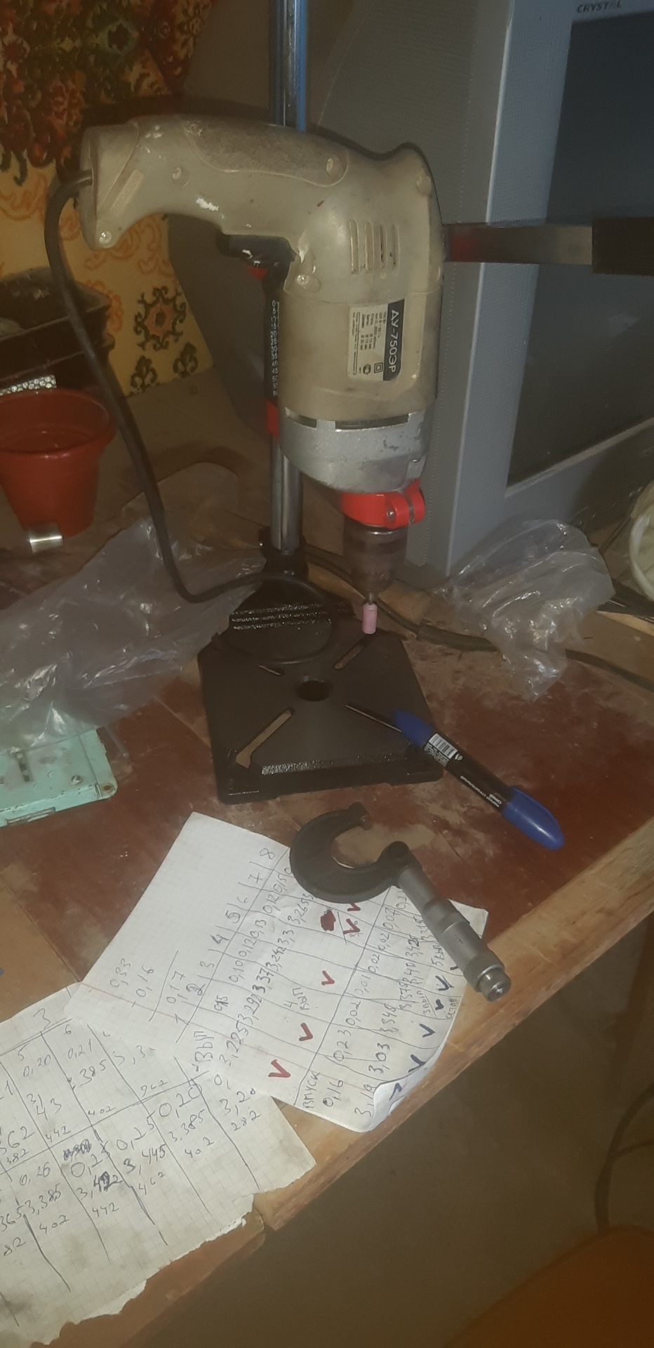 Станок для шлифовки — Ford Focus Sedan II. Запчасти на фото: 121314, 268909, 0230023