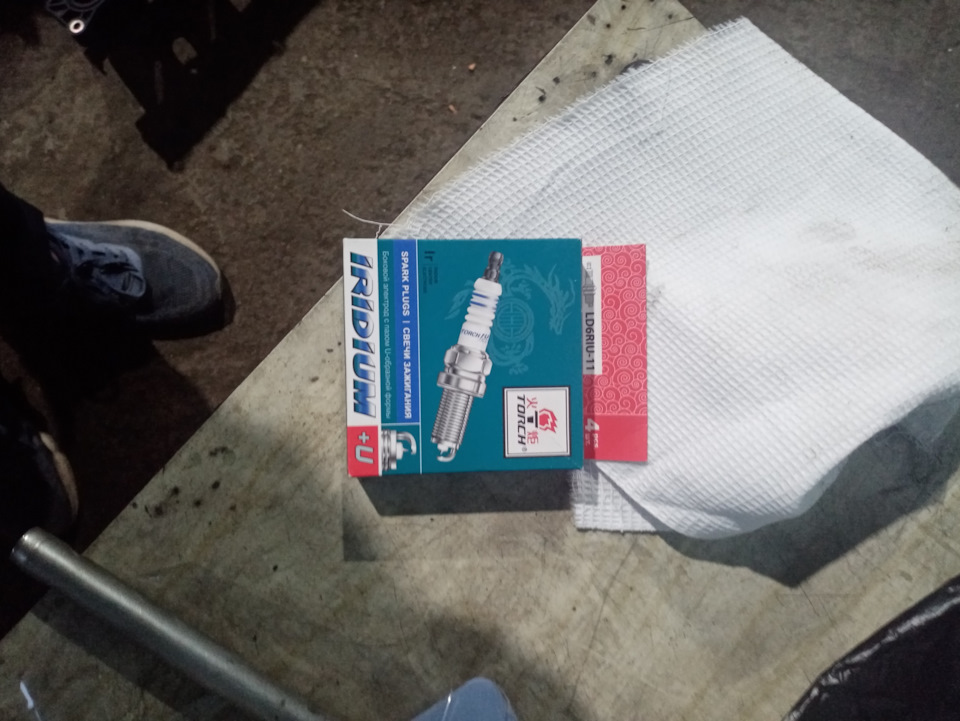 Первая замена свечей на пробеге за 184000. Сильно не ругайте но машина ...