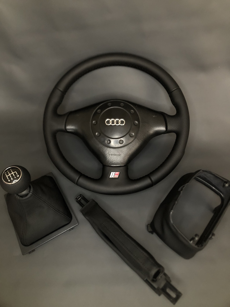 Перетяжка руля и чехлов салона — Audi A6 Avant (C4), 2,5 л, 1997 года ...